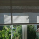 Jaką rolę pełnią rolety półzaciemniające?