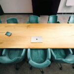 Jakie żaluzje wybrać do biura – praktyczny wybór a komfort pracy