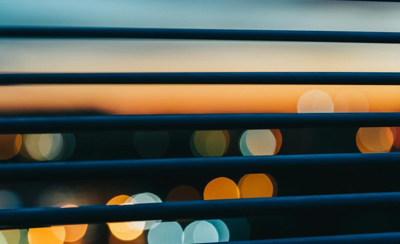 Kiedy zainwestować w żaluzje – optymalny moment i znaczenie dla komfortu domu