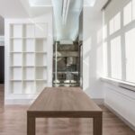 Rolety w kasecie do mieszkania – kiedy są praktyczniejsze niż klasyczne rolety materiałowe