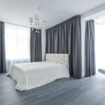 Karnisze elektryczne do ciężkich zasłon – jak dobrać napęd do dużej ilości tkaniny